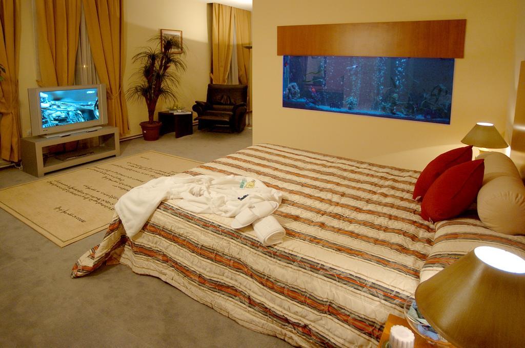 Hotel Tcc Plaza Skopje Zimmer foto